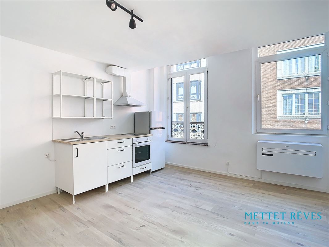 Studio neuf d'une chambre et une salle de douche privée