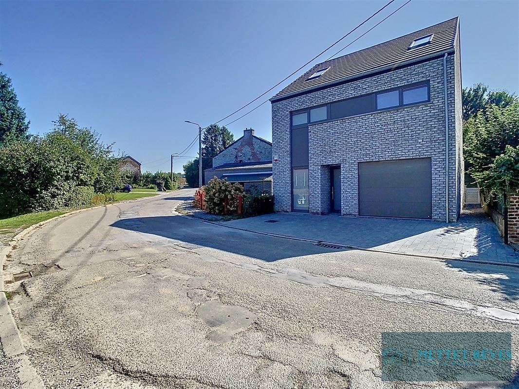 Villa neuve de 3 chambres jardin et garage.