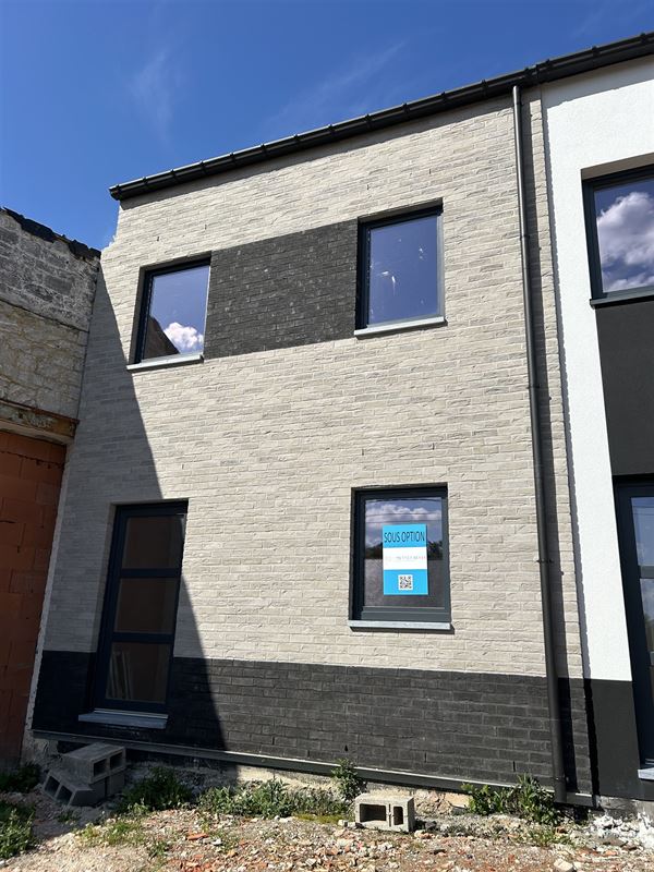 Maison jumelée(4 unités)
de 140 m2 à 240 m2 en gros oeuvre fermé.