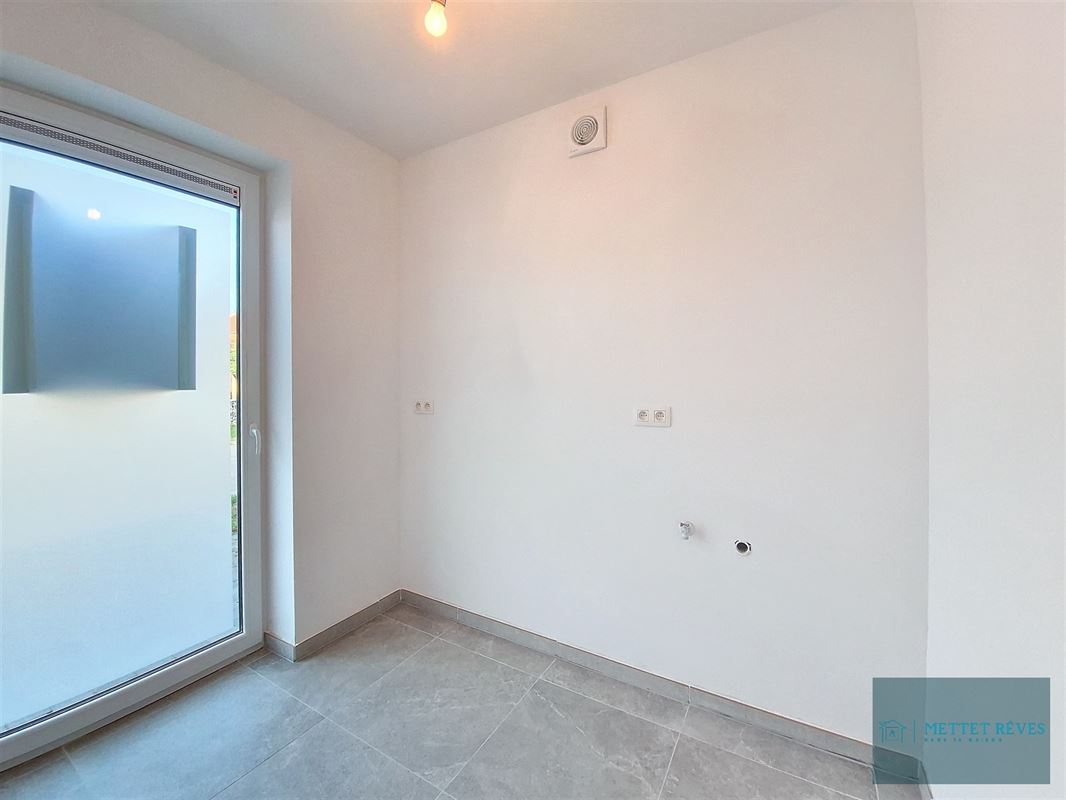 Villa neuve de 3 chambres jardin et garage.