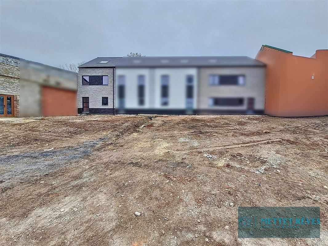 Maison jumelée(4 unités)
de 140 m2 à 240 m2 en gros oeuvre fermé.