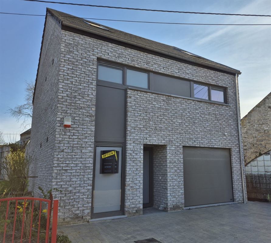 Villa neuve de 3 chambres jardin et garage.