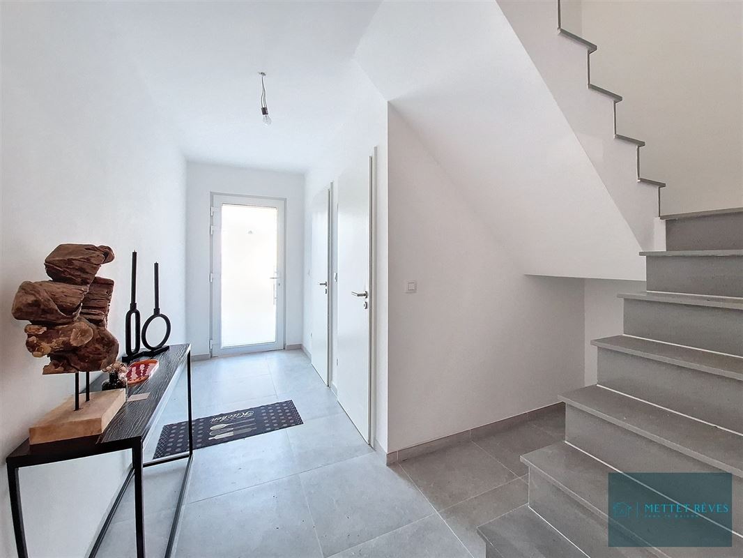 Villa neuve de 3 chambres jardin et garage.