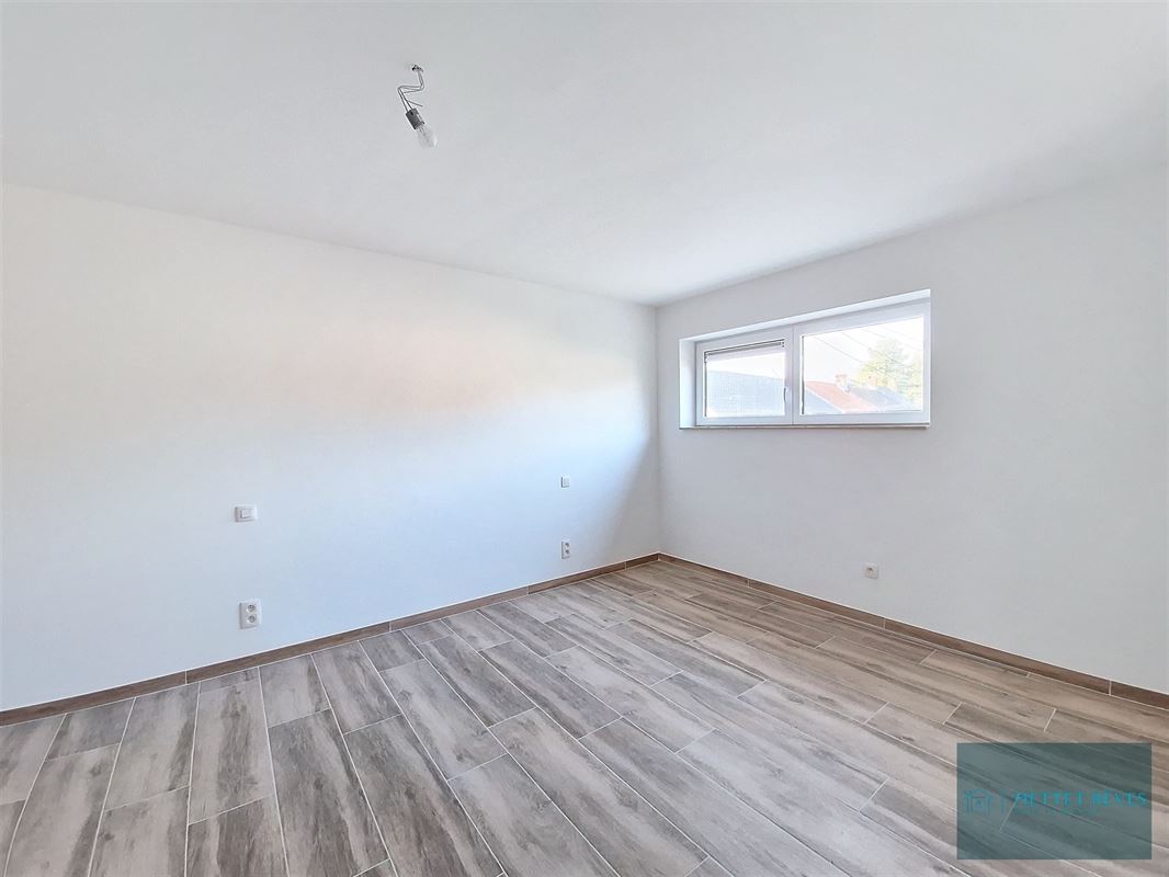 Villa neuve de 3 chambres jardin et garage.