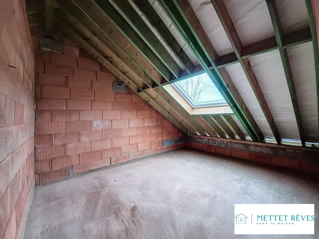 Maison jumelée(4 unités)
de 140 m2 à 240 m2 en gros oeuvre fermé.