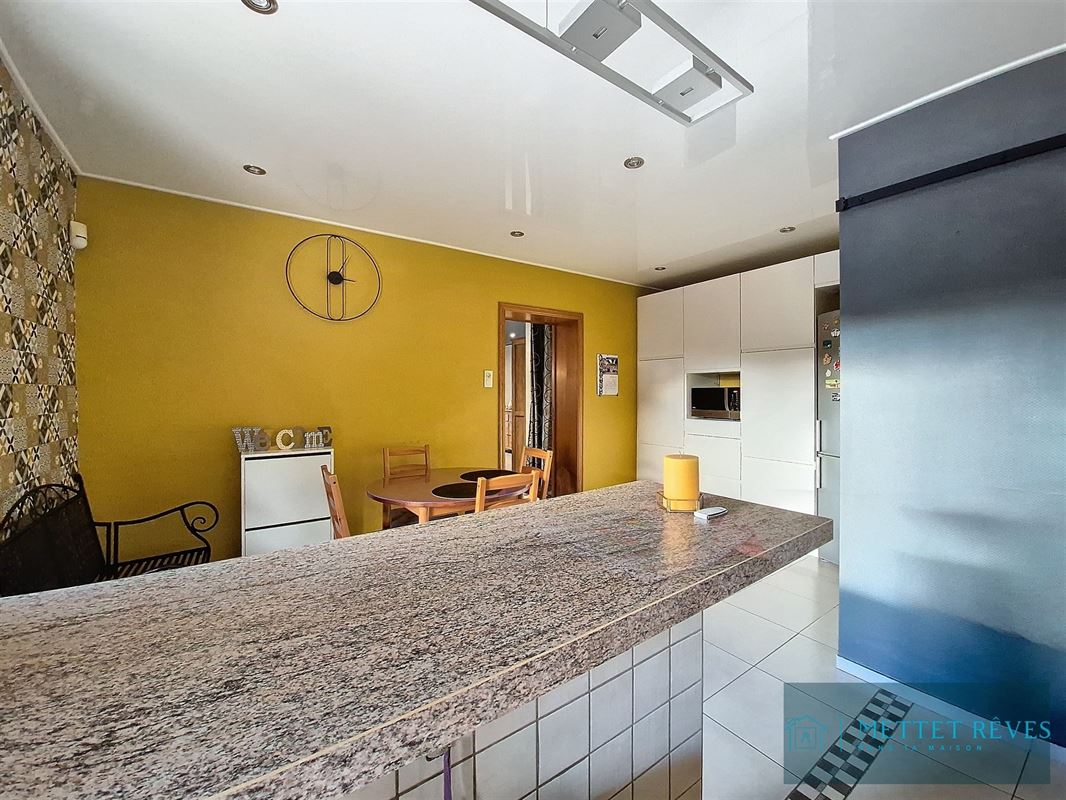 A vendre maison rénovée 3F. avec garage de 189m2.