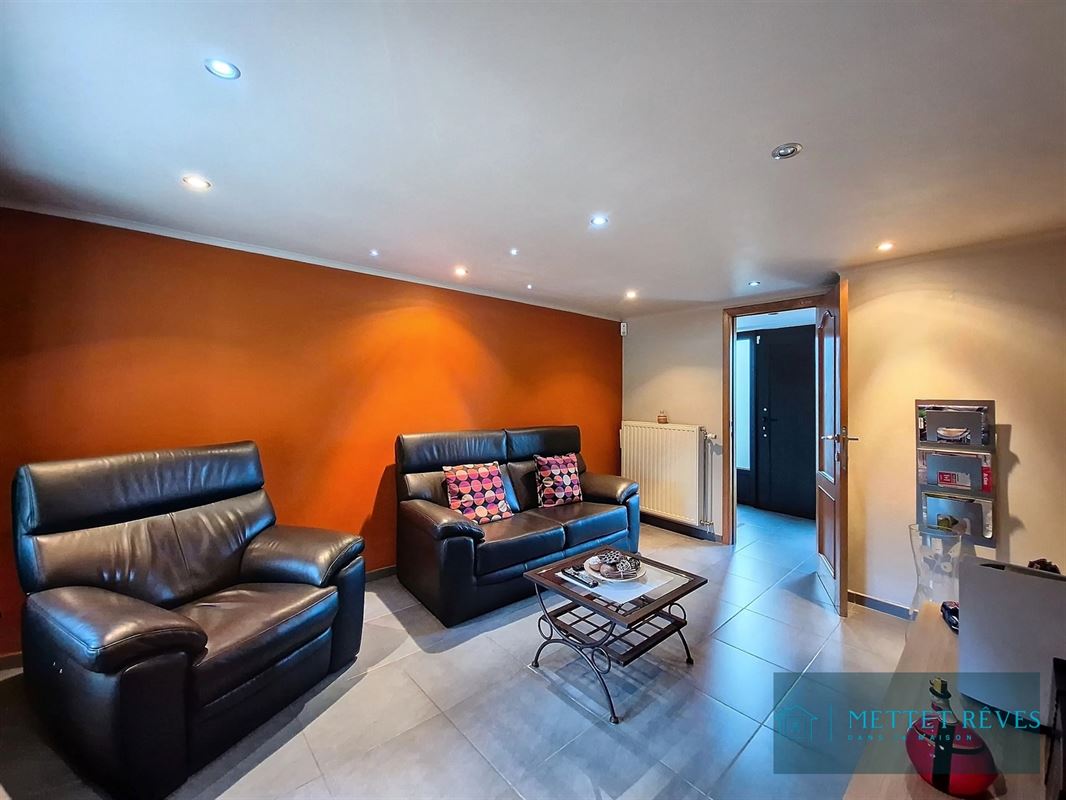 A vendre maison rénovée 3F. avec garage de 189m2.