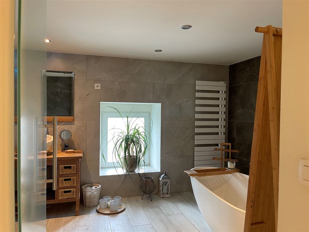 Charmante maison confortable rénovée de 3 chambres.