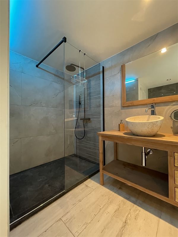 Charmante maison confortable rénovée de 3 chambres.