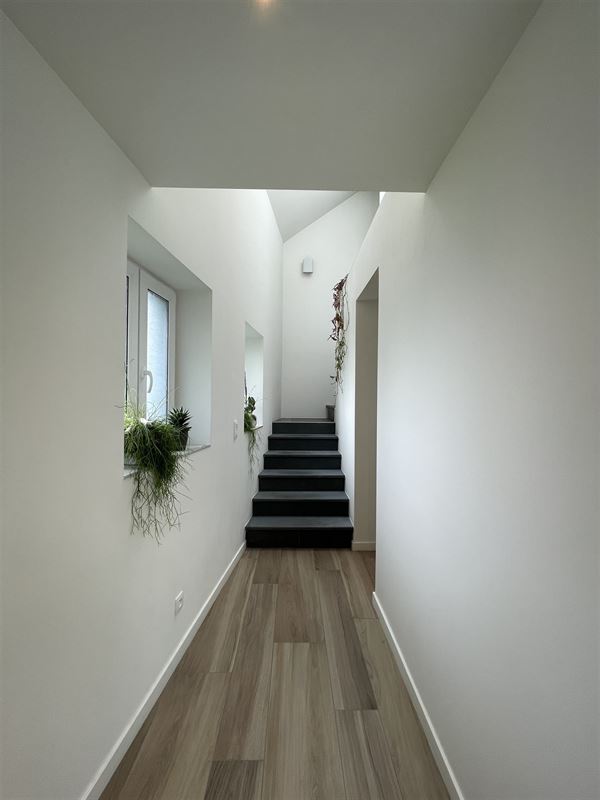 Charmante maison confortable rénovée de 3 chambres.