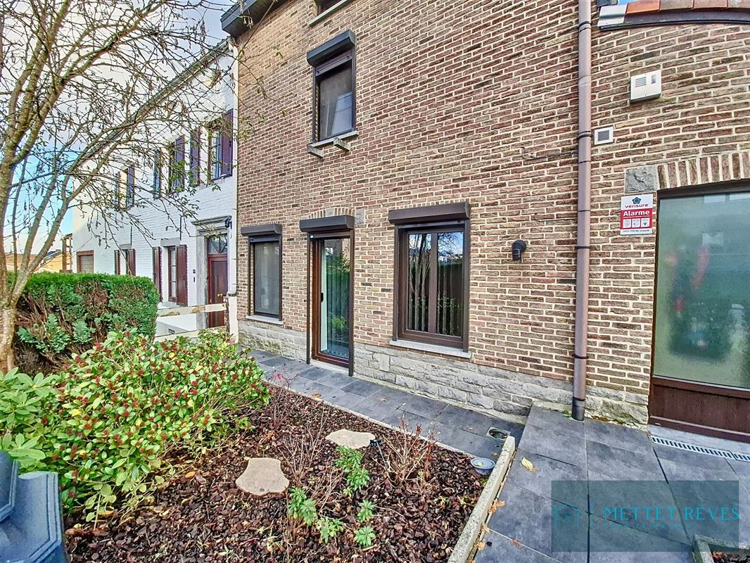 A vendre maison rénovée 3F. avec garage de 189m2.