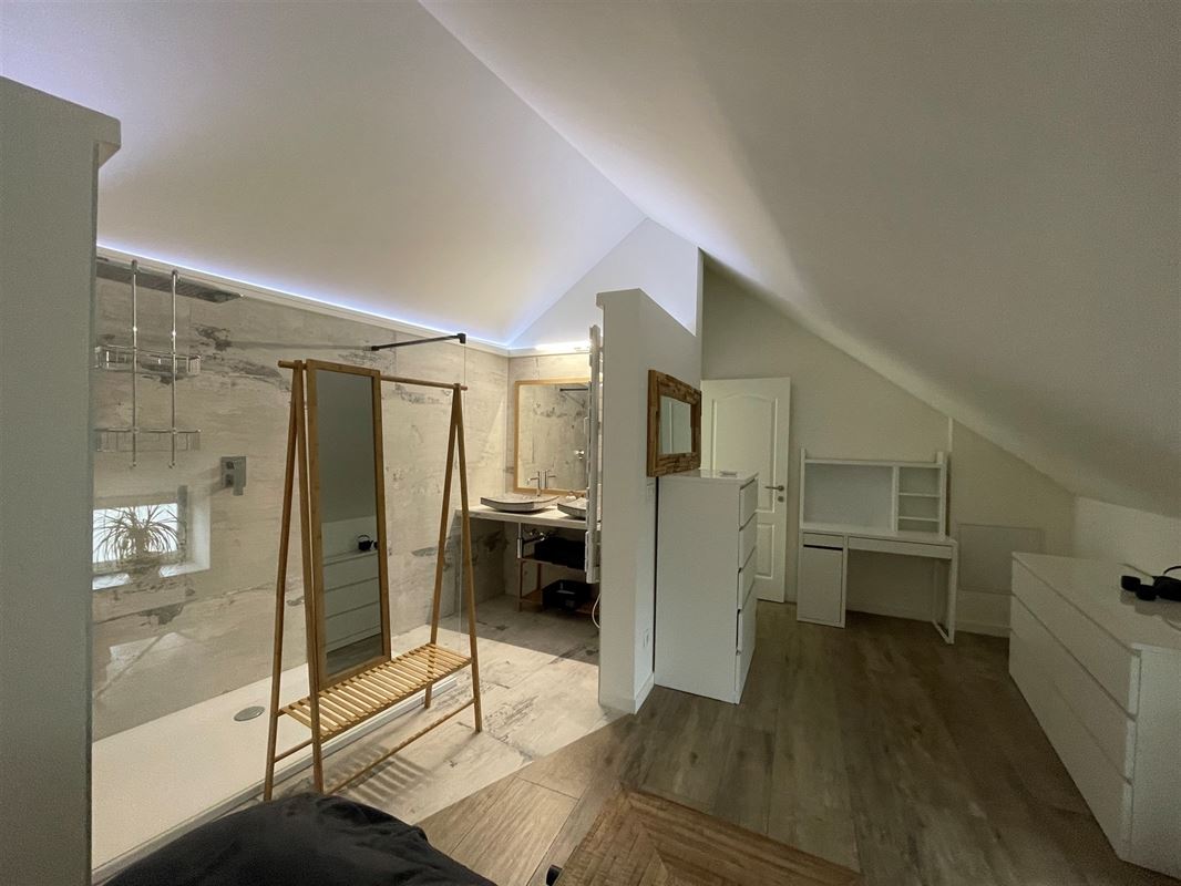 Charmante maison confortable rénovée de 3 chambres.