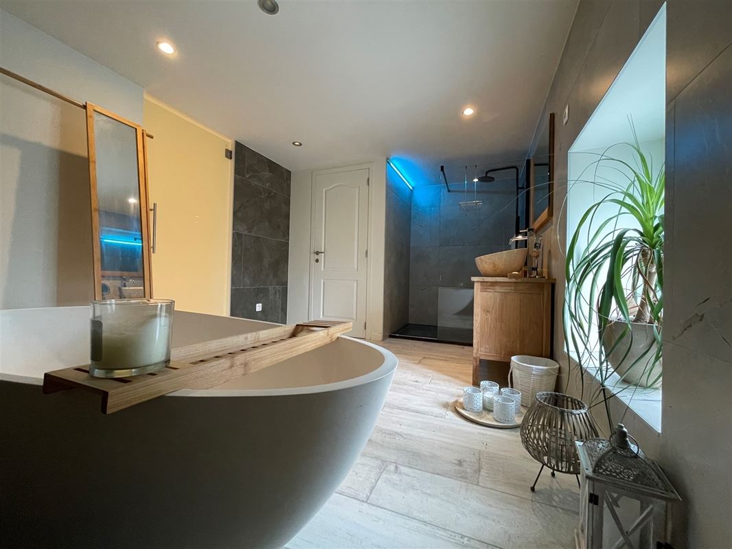 Charmante maison confortable rénovée de 3 chambres.