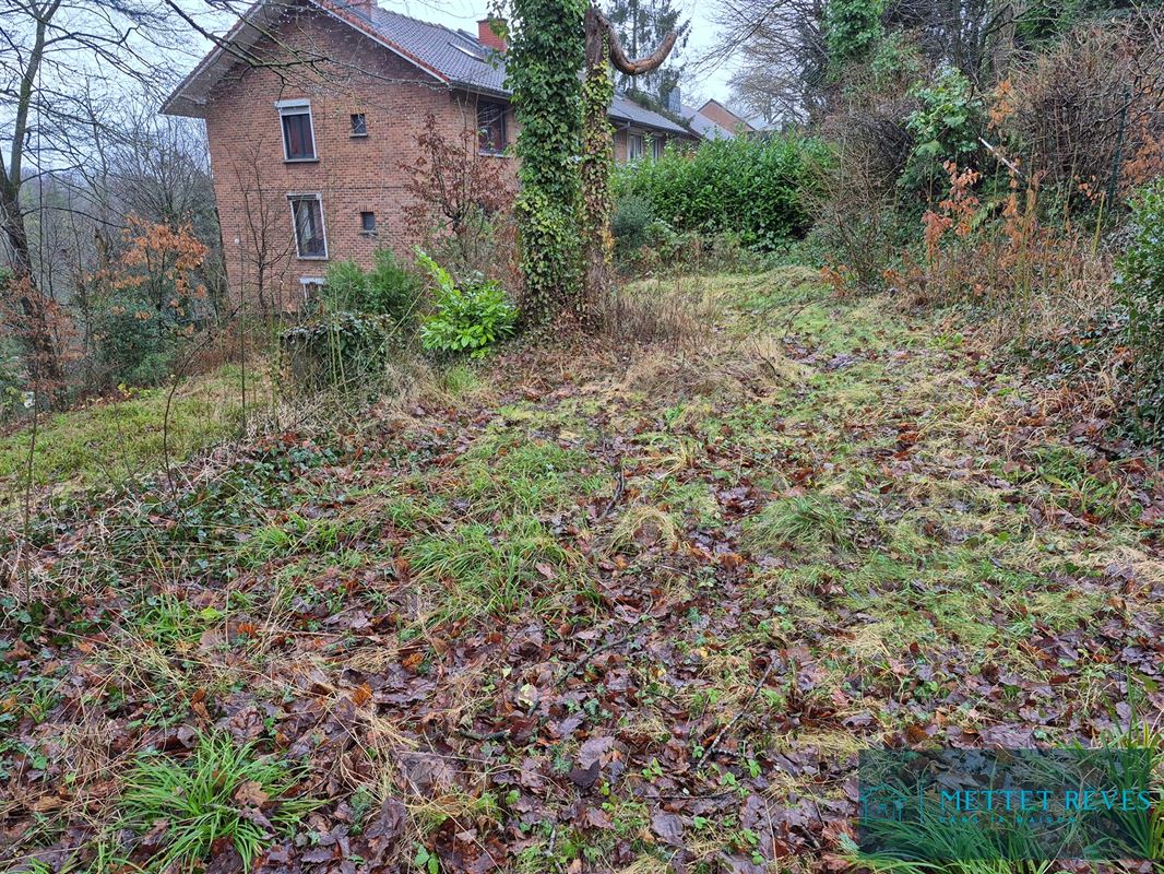 Terrain à bâtir dans un quartier résidentiel prisé.
