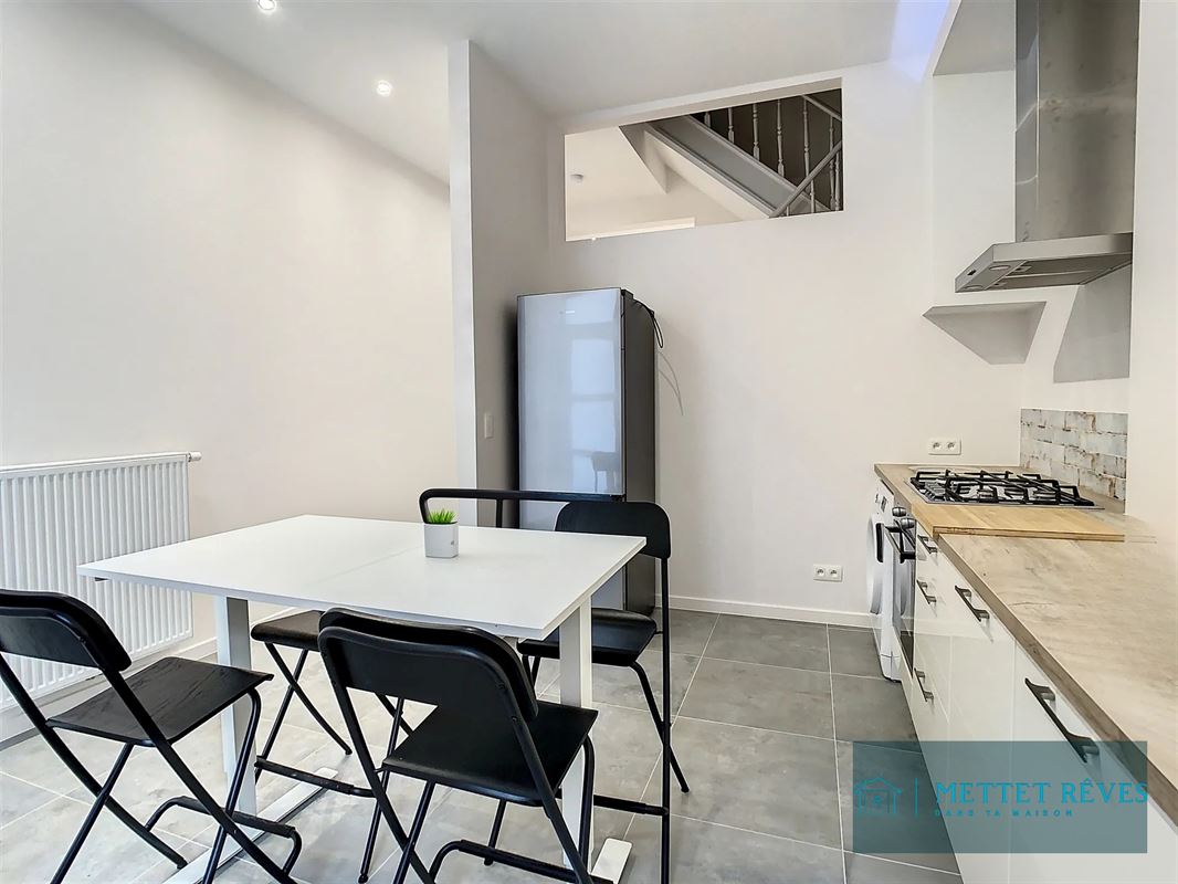 Chambre en duplex meublée en collocation de 4 chambres.