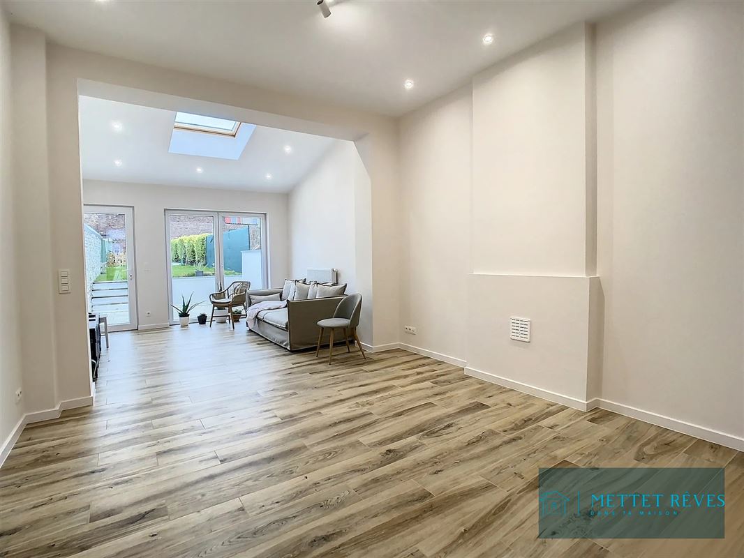 Chambre en duplex meublée en collocation de 4 chambres.