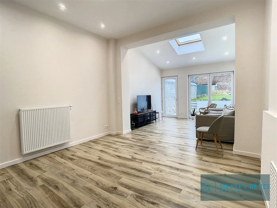 Chambre en duplex meublée en collocation de 4 chambres.