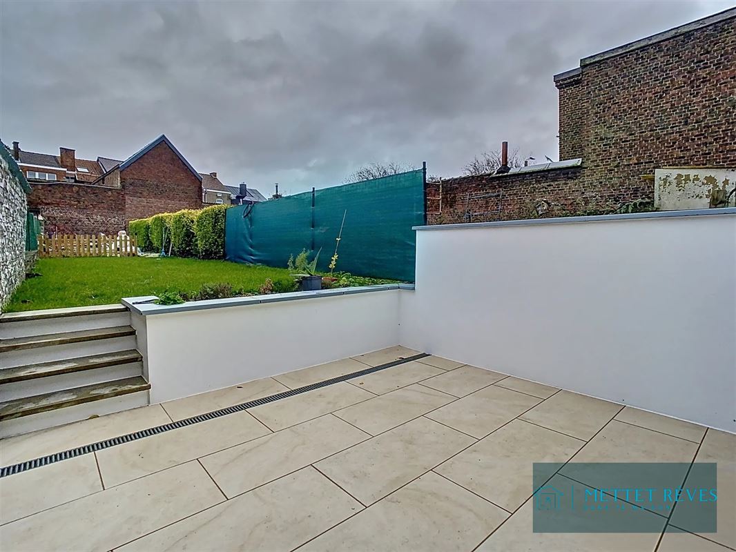 Chambre en duplex meublée en collocation de 4 chambres.