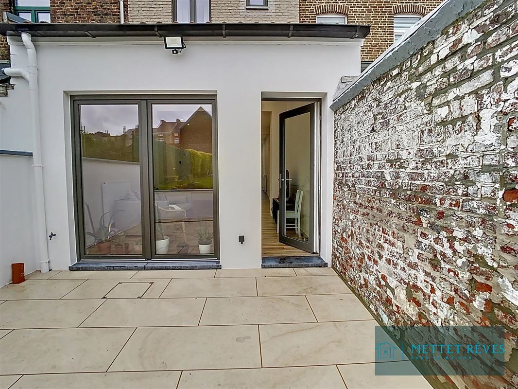 Chambre en duplex meublée en collocation de 4 chambres.