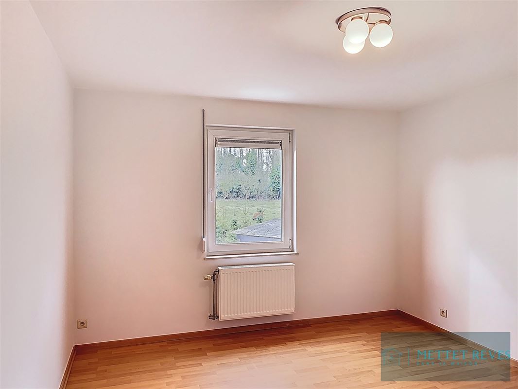 Spacieuse maison de 3 chambres avec cour et garage.