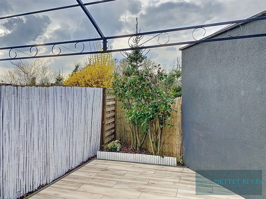 Spacieuse maison de 3 chambres avec cour et garage.