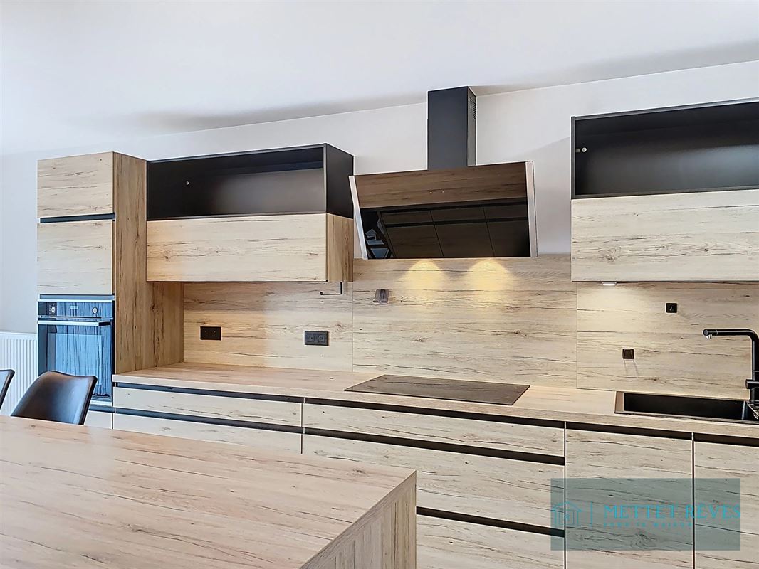 Spacieuse maison de 3 chambres avec cour et garage.