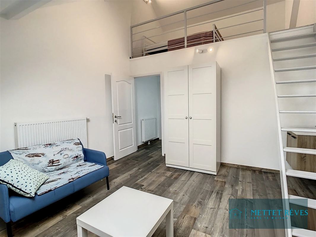 Chambre en duplex meublée en collocation de 4 chambres.