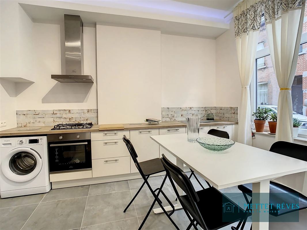 Chambre en duplex meublée en collocation de 4 chambres.