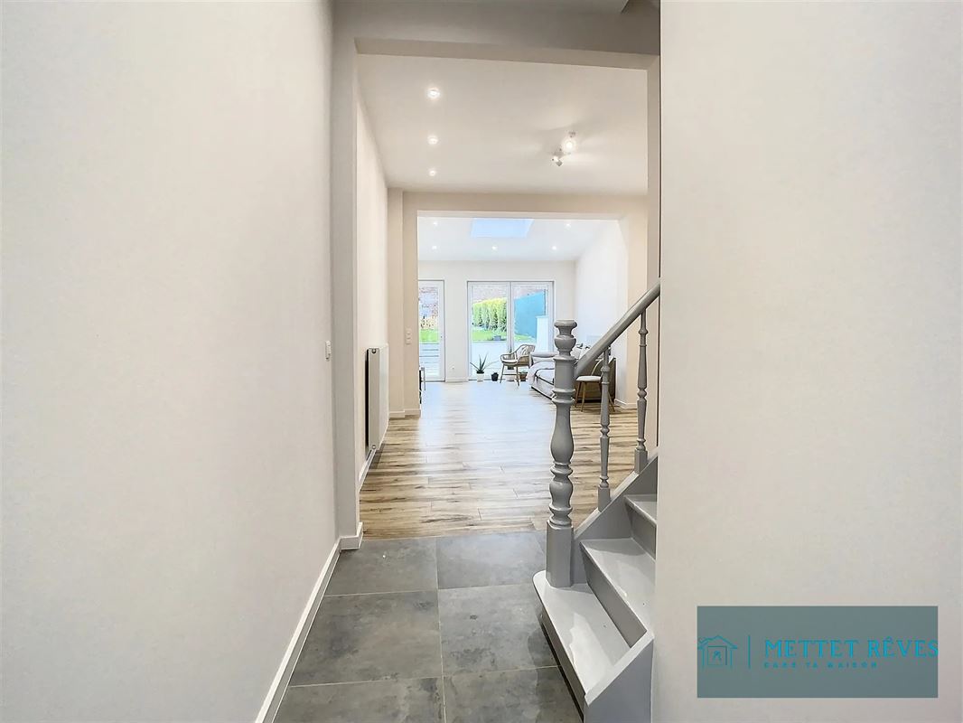 Chambre en duplex meublée en collocation de 4 chambres.