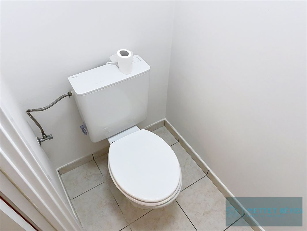 Spacieuse maison de 3 chambres avec cour et garage.