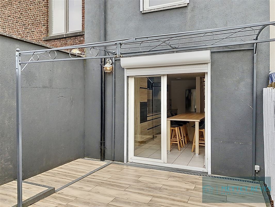 Spacieuse maison de 3 chambres avec cour et garage.