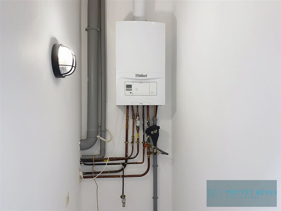 Spacieuse maison de 3 chambres avec cour et garage.