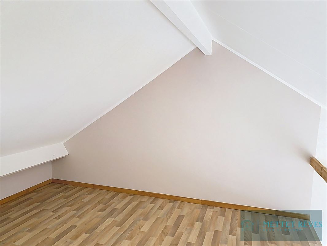 Spacieuse maison de 3 chambres avec cour et garage.