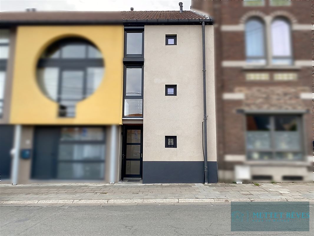 Spacieuse maison de 3 chambres avec cour et garage.