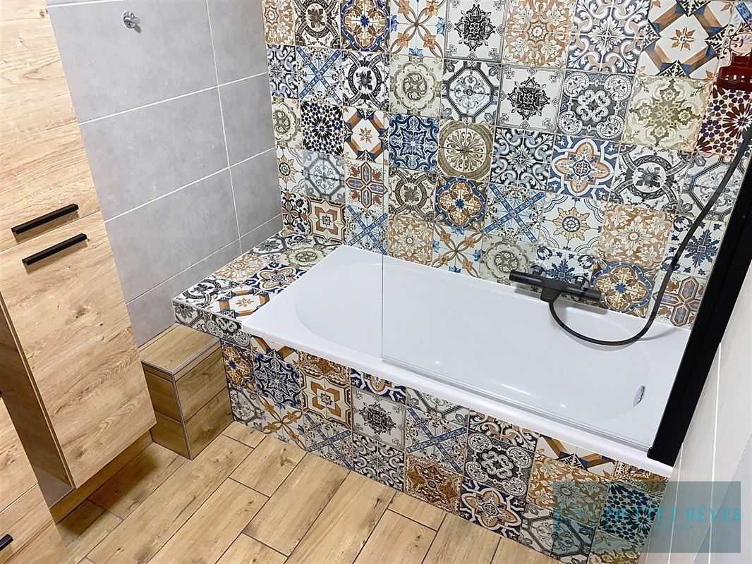 Spacieuse maison de 3 chambres avec cour et garage.