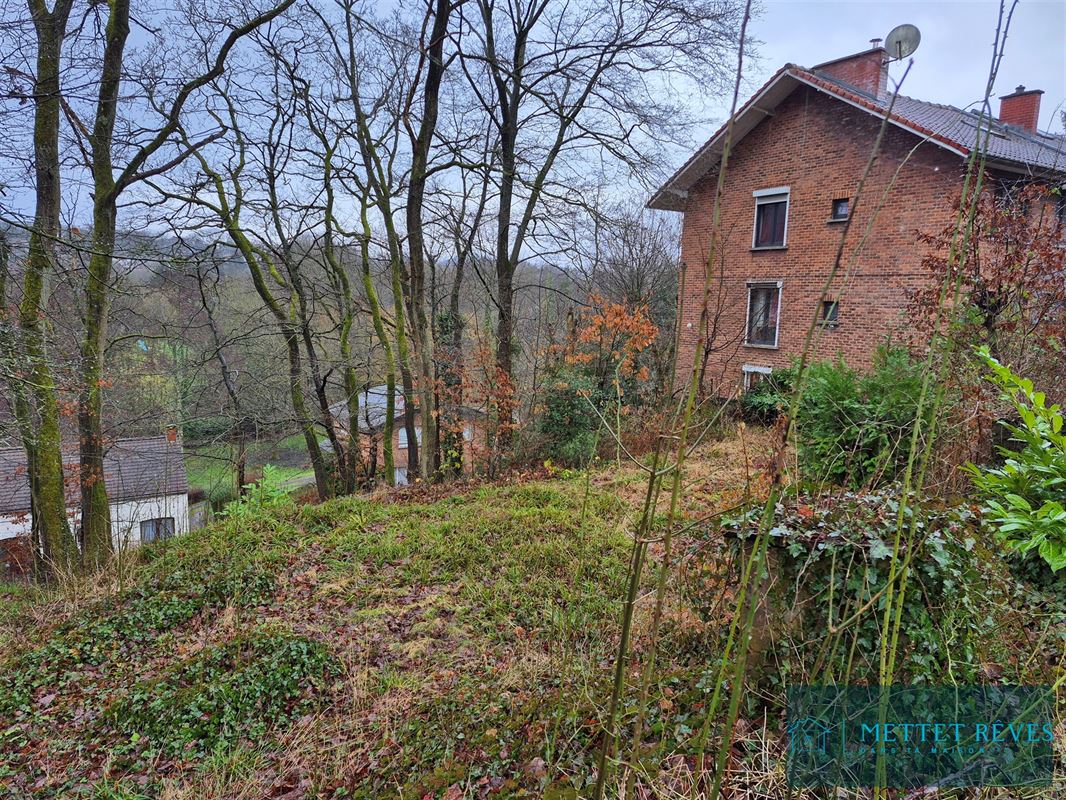 Terrain à bâtir dans un quartier résidentiel prisé.