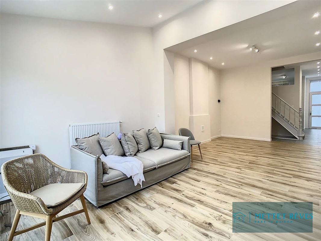 Chambre en duplex meublée en collocation de 4 chambres.