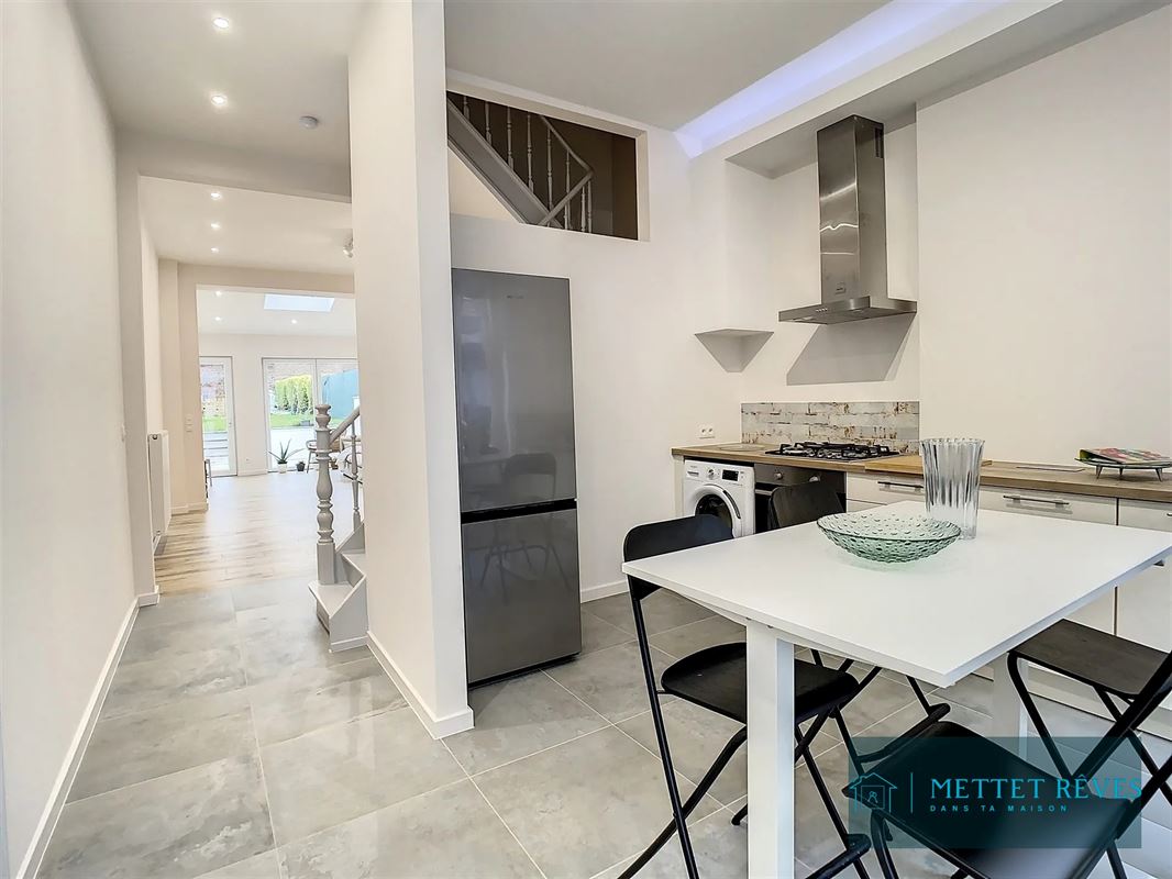 Chambre en duplex meublée en collocation de 4 chambres.