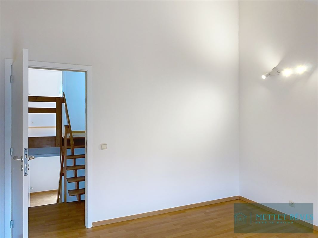 Spacieuse maison de 3 chambres avec cour et garage.