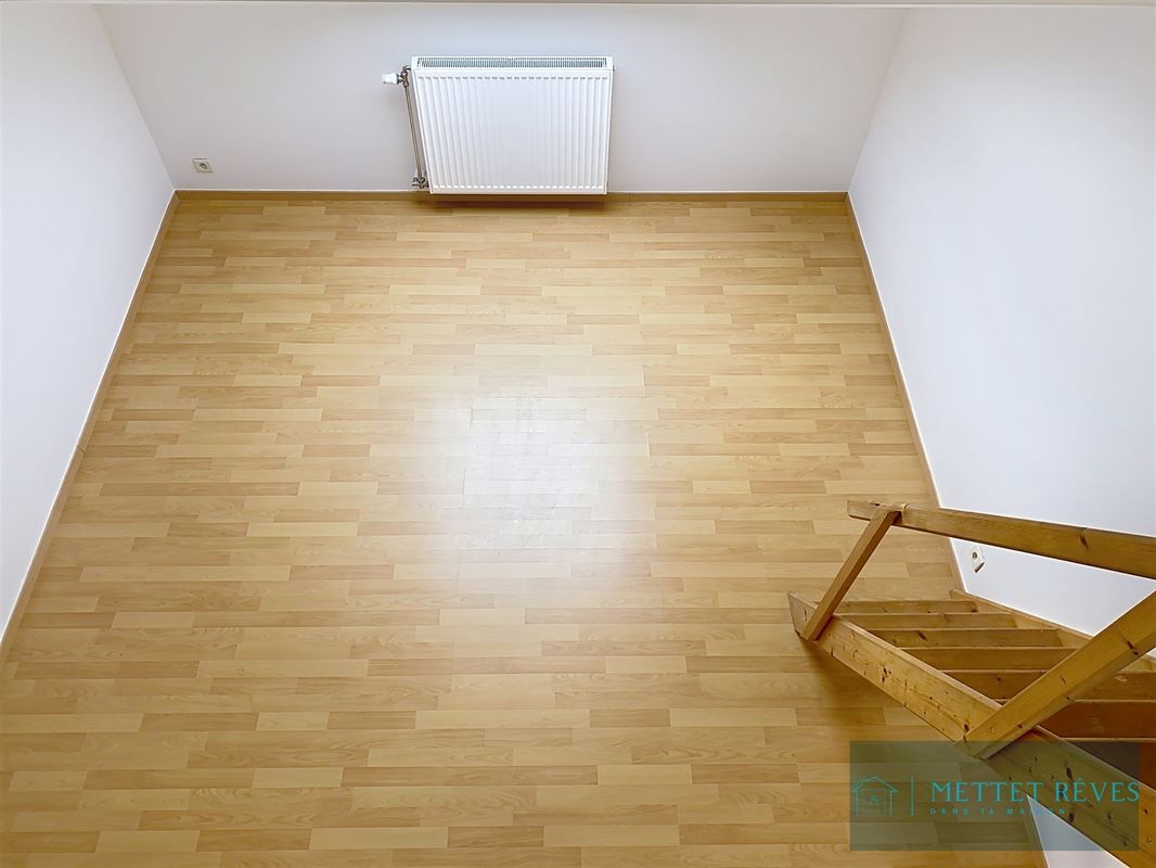 Spacieuse maison de 3 chambres avec cour et garage.