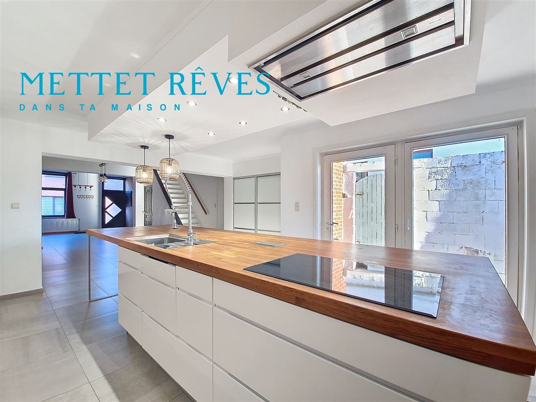 Maison de 185m2 de 3 chambres avec jardin.