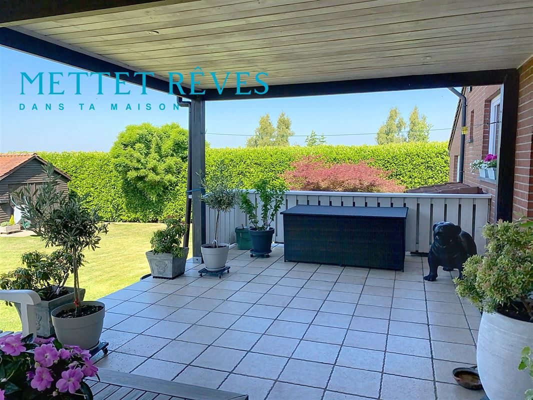 Villa 4 façades avec garage, agrémentée d’un grand jardin