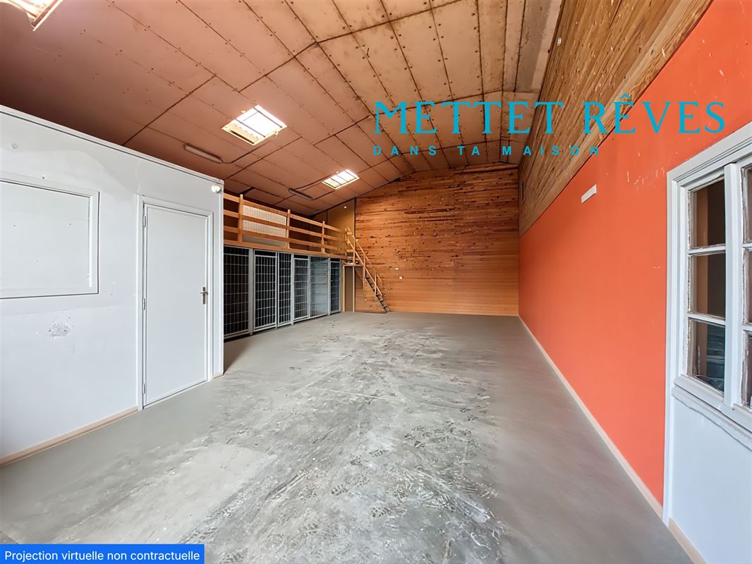 Entrepôt de 196 m² sur +-10 ares.