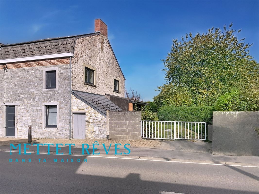 Maison de 3 façades+terrain à bâtir.