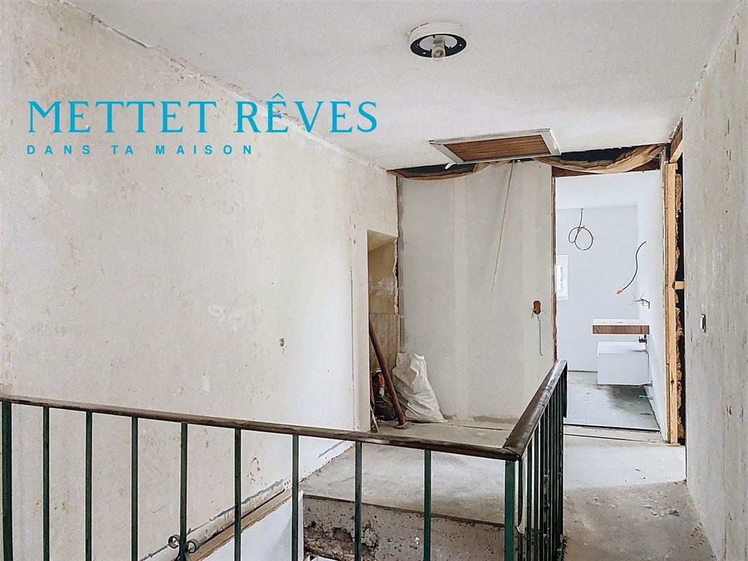 Maison de 3 façades+terrain à bâtir.