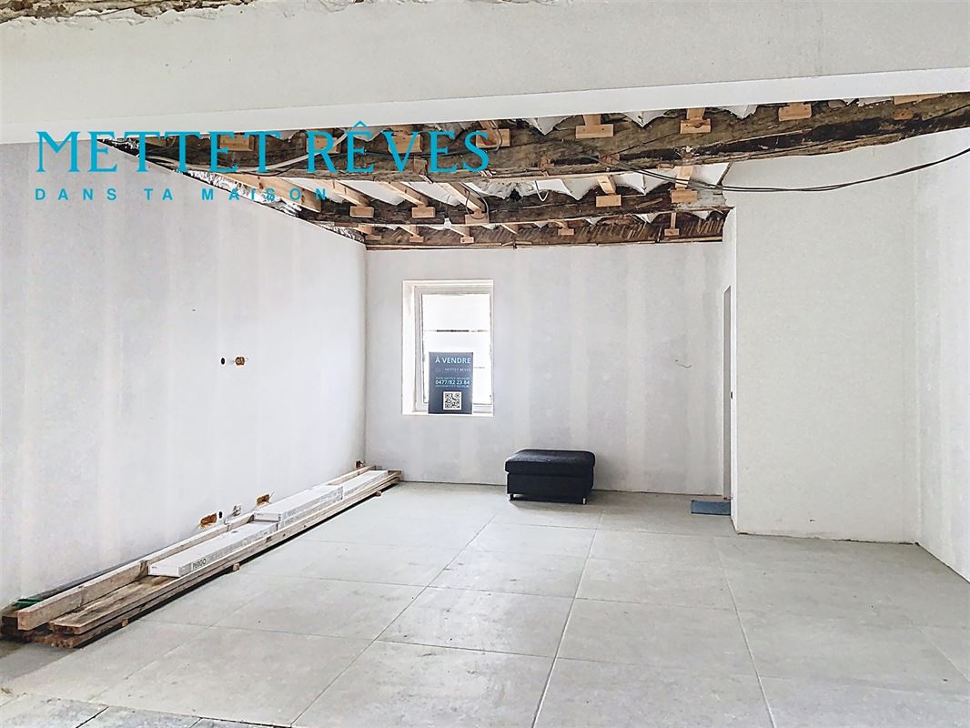 Maison de 3 façades+terrain à bâtir.