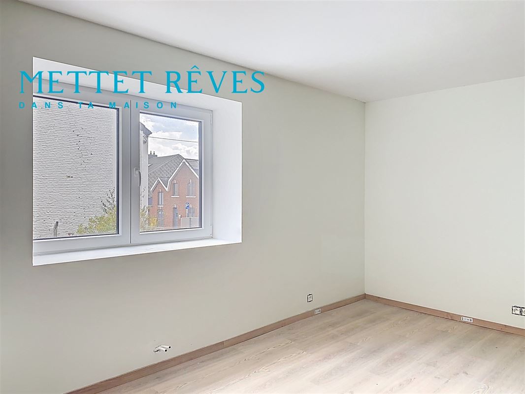 Maison de 3 façades+terrain à bâtir.