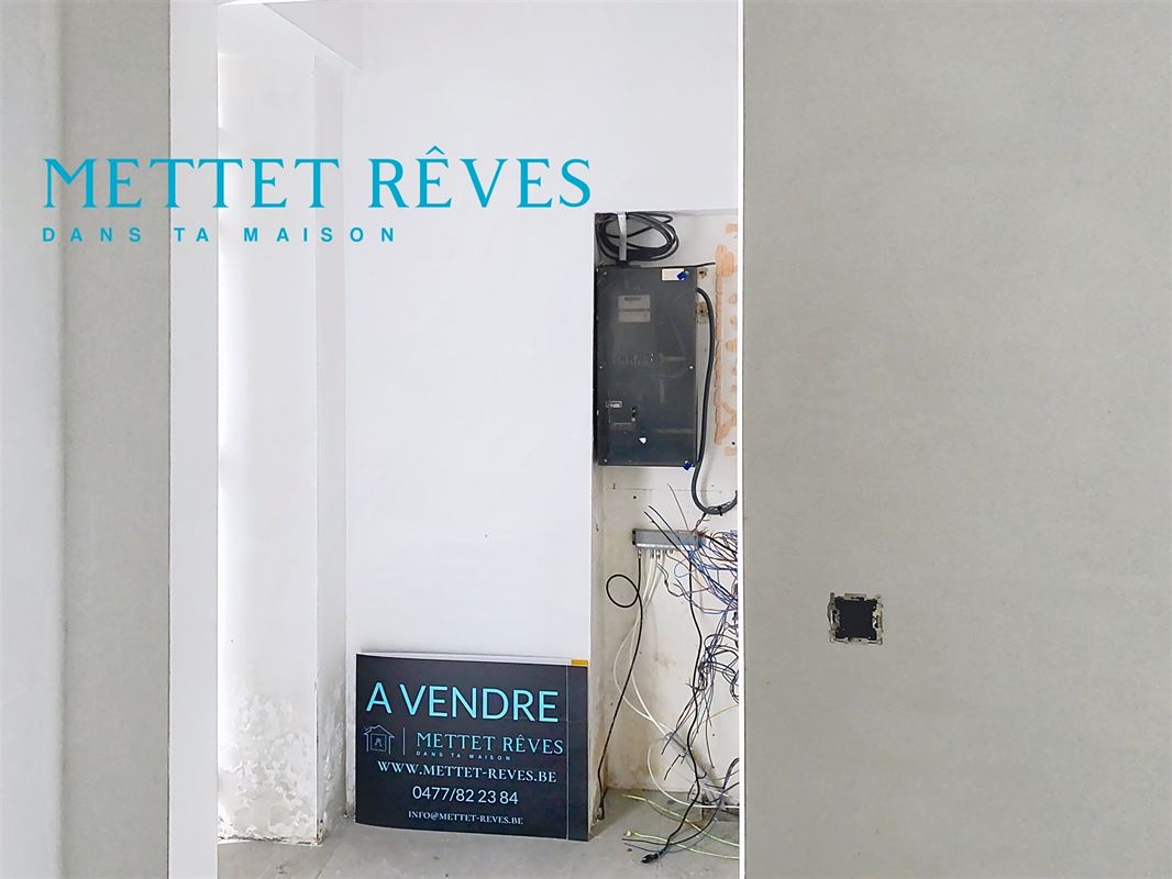 Maison de 3 façades+terrain à bâtir.