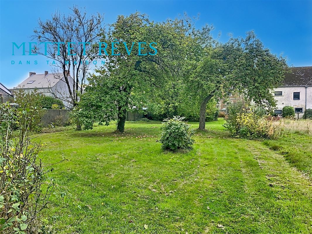 Maison de 3 façades+terrain à bâtir.