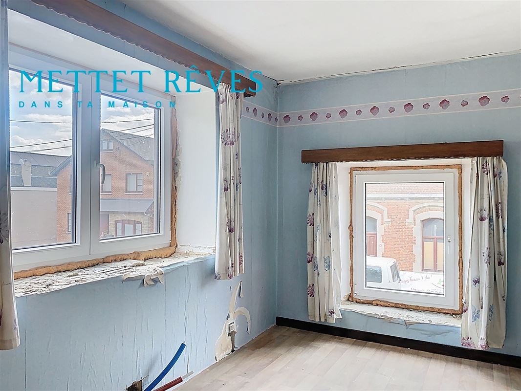 Maison de 3 façades+terrain à bâtir.